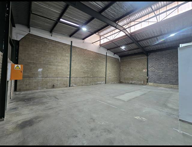 331M² WAREHOUSE TO LET IN MEADOWDALE